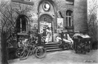 Kreuzberg-Motiv Georg von Rauch-Haus (Mariannenplatz, Berlin-Kreuzberg) - Bleistiftzeichnung von Marion Lux, Berlin